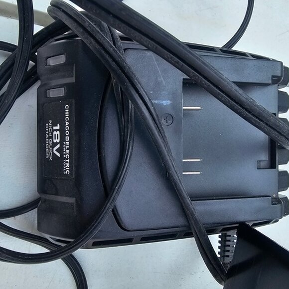 Chicago Electric Power Tools Hand Saw Detachable Battery - Picture 4 of 9